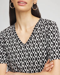 Chico's Women | Graphic Slub V-Neck Tee BLACK