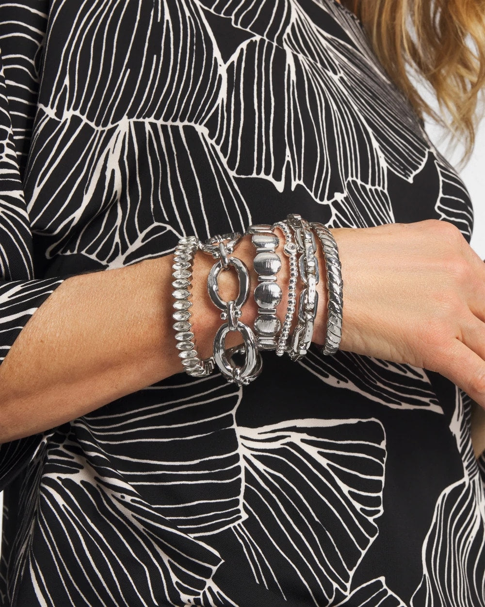 Chico's Women | Silver Textured Circle Stretch Bracelet SILVER