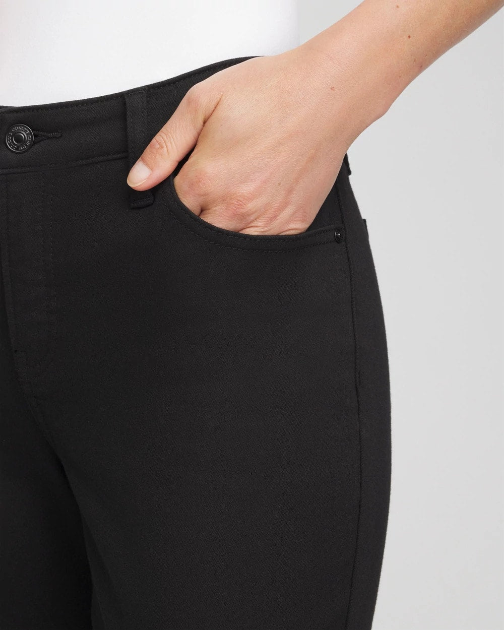 Chico's Women | So Slimming Petite Girlfriend Ankle Jeans BLACK